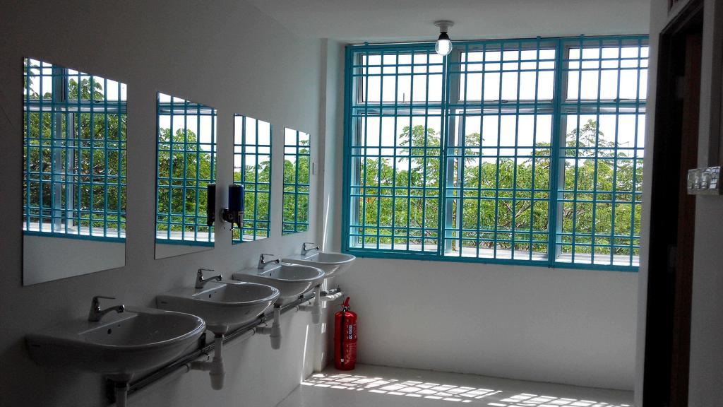 Roof Talk Theme Hostel Johor Bahru Habitación foto