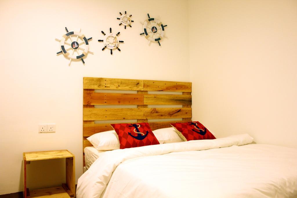 Roof Talk Theme Hostel Johor Bahru Habitación foto